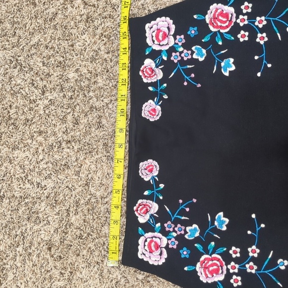 Express black floral embroidered mini skirt - Picture 4 of 8